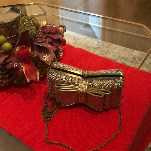 Gold sequenced formal clutch - Picture 1 of 6